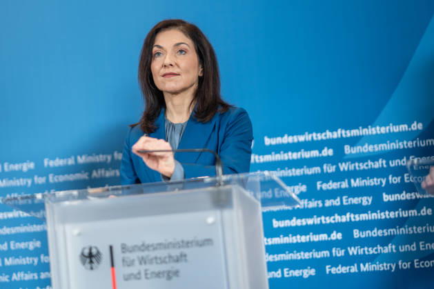 Katherina Reiche, Bundesministerin für Wirtschaft und Energie;Übergabe Standortbericht der Initiative Made for Germany an Bundeswirtschaftsministerin, Berlin Berlin Deutschland BMWI
