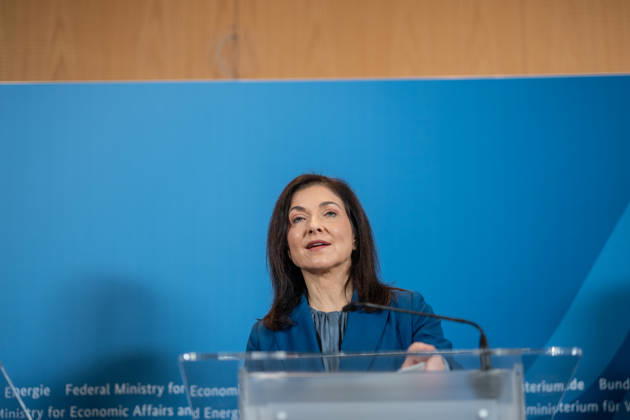 Katherina Reiche, Bundesministerin für Wirtschaft und Energie;Übergabe Standortbericht der Initiative Made for Germany an Bundeswirtschaftsministerin, Berlin Berlin Deutschland BMWI
