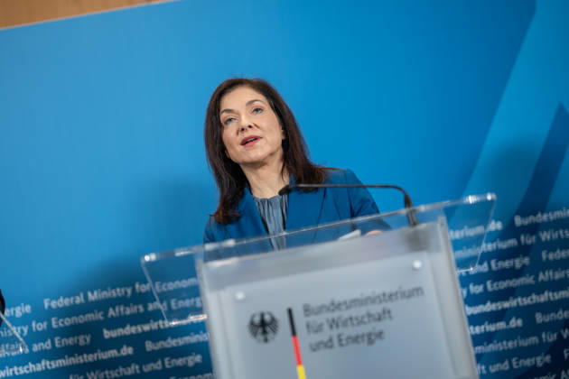 Katherina Reiche, Bundesministerin für Wirtschaft und Energie;Übergabe Standortbericht der Initiative Made for Germany an Bundeswirtschaftsministerin, Berlin Berlin Deutschland BMWI