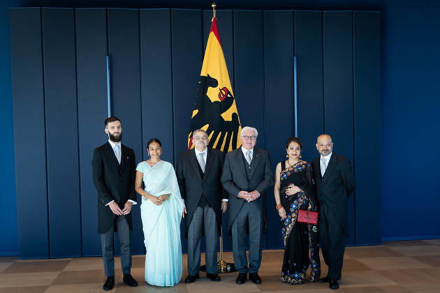 Bundespräsident, Frank-Walter Steinmeier, Akkreditierung von Botschaftern Berlin, Amtssitz am Spreebogen, Bundespräsident, Frank-Walter Steinmeier, Akkreditierung von Botschaftern, Bundeswehr, Botschafter, Mauritius, Joseph Lucien Finette mit Familie Berlin Berlin GER