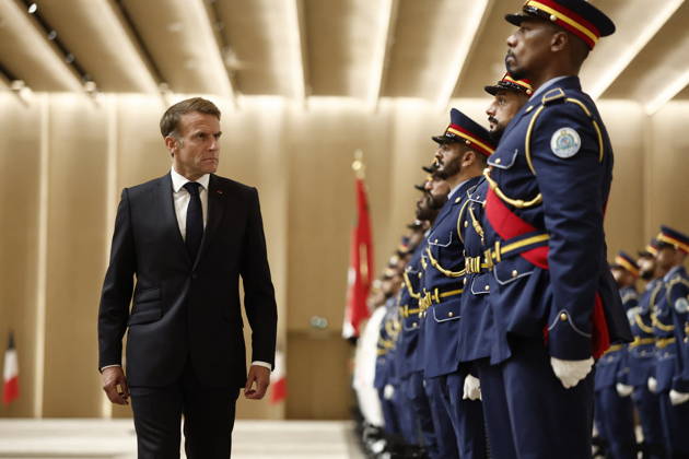 President Macron Visit To Middle East - Abu Dhabi French President Emmanuel Macron reviews troops upon his arrival at Zayed International Airport in Abu Dhabi, United Arab Emirates, October 19, 2026. Photo by Benoit Tessier Pool ABACAPRESS.COM Abu Dhabi United Arab Emirates  Copyright: xTessierxBenoit Pool ABACAx