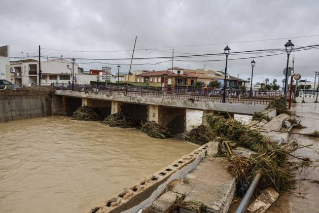 The Valencian Regional Government is preparing a lockdown order for the southern coast of Valencia and the northern coast of Alicante due to the rains. The river is filled with mud and vegetation carried by the rainwater, as of October 19, 2026, in Els Poblets, Valencian Community, Spain. The Valencian Regional Government is preparing a lockdown order for the southern coast of Valencia and the northern coast of Alicante in response to the emergency declared due to the rains caused by Storm Adam, as announced by the Regional Minister of Emergencies and the Interior early this morning, October 19, from the Emergency Coordination Center (CCE) October 19, 2026, Valencia, Valencian Community, Spain Copyright: xRoberxSolsonax 7855639