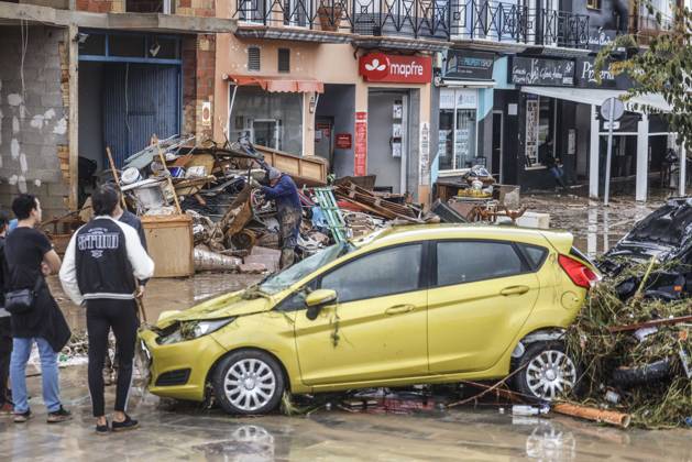 The Valencian Regional Government is preparing a lockdown order for the southern coast of Valencia and the northern coast of Alicante due to the rains. Several people are clearing mud from the streets while furniture they had to remove due to flooding caused by the heavy rains piles up, on October 19, 2026, in Els Poblets, Valencian Community, Spain. The Valencian Regional Government is preparing a lockdown order for the southern coast of Valencia and the northern coast of Alicante in response to the emergency declared due to the rains brought by Storm Adam, as announced by the Regional Minister of Emergencies and the Interior early this morning, October 19, from the Emergency Coordination Center (CCE) October 19, 2026, Valencia, Valencian Copyright: xRoberxSolsonax 7855642