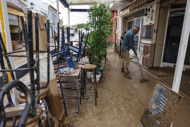 The Valencian Regional Government is preparing a lockdown order for the southern coast of Valencia and the northern coast of Alicante due to the rains. Several people are clearing mud from the streets while furniture they had to remove due to flooding caused by the heavy rains piles up, on October 19, 2026, in Els Poblets, Valencian Community, Spain. The Valencian Regional Government is preparing a lockdown order for the southern coast of Valencia and the northern coast of Alicante in response to the emergency declared due to the rains brought by Storm Adam, as announced by the Regional Minister of Emergencies and the Interior early this morning, October 19, from the Emergency Coordination Center (CCE) October 19, 2026, Valencia, Valencian Copyright: xRoberxSolsonax 7855647