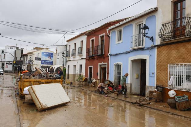 The Valencian Regional Government is preparing a lockdown order for the southern coast of Valencia and the northern coast of Alicante due to the rains. Several people are clearing mud from the streets while furniture they had to remove due to flooding caused by the heavy rains piles up, on October 19, 2026, in Els Poblets, Valencian Community, Spain. The Valencian Regional Government is preparing a lockdown order for the southern coast of Valencia and the northern coast of Alicante in response to the emergency declared due to the rains brought by Storm Adam, as announced by the Regional Minister of Emergencies and the Interior early this morning, October 19, from the Emergency Coordination Center (CCE) October 19, 2026, Valencia, Valencian Copyright: xRoberxSolsonax 7855652