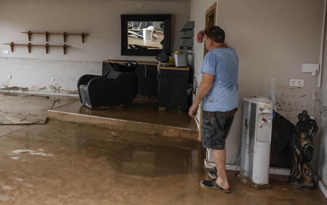 The Valencian Regional Government is preparing a lockdown order for the southern coast of Valencia and the northern coast of Alicante due to the rains. A person leans against the wall of their home, which has been damaged by flooding caused by heavy rains, on October 19, 2026, in Els Poblets, Valencian Community, Spain. The Valencian Regional Government is preparing a lockdown order for the southern coast of Valencia and the northern coast of Alicante in response to the emergency declared due to the rains brought by Storm Adam, as announced by the Regional Minister of Emergencies and the Interior early this morning, October 19, from the Emergency Coordination Center (CCE) October 19, 2026, Valencia, Valencian Community, Spain Copyright: xRoberxSolsonax 7855653