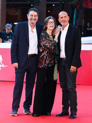 IPA89918723 - Rome, 2026 Film Festival - Night 7 - Red Carpet for the Film *Waiting for Mr. Hyde* Pictured: Donatella Romani, Roberto Amato, Gian Marco Tognazzi  Copyright: xMarcoxProvvisionatox xPoolxRomaxFilmxFestx2026x IPA89918723