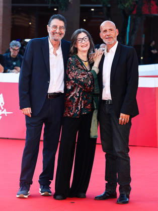 IPA89918728 - Rome, 2026 Film Festival - Night 7 - Red Carpet for the Film *WAITING FOR MR. HYDE* Pictured: Donatella Romani, Roberto Amato, Gian Marco Tognazzi  Copyright: xMarcoxProvvisionatox xPoolxRomaxFilmxFestx2026x IPA89918728