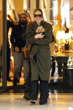 Céline Dion, accompanied by her sons Eddy and Nelson Angelil, leaves the Royal Monceau hotel for La Plenitude Arena in Paris after 16 concerts over five weeks in front of nearly 500,000 people, on October 19, 2026. Holding her dog, Madison, in her arms, the Canadian singer waved one last time to her fans gathered in front of the hotel. She will return to the Paris La Défense Arena for 10 special concerts from May 8 to 29, 2027. Pierre Perusseau Bestimage Céline Dion, accompanied by her sons Eddy and Nelson Angelil, leaves the Royal Monceau luxury hotel in Paris on October 19, 2026, following 16 concerts over five weeks performed before nearly 500,000 people. Holding her dog, Madison, in her arms, the Canadian singer waved one last time to Copyright: xPierrexPerusseaux xBestimagexPierrexPerusseaux xBestimagex