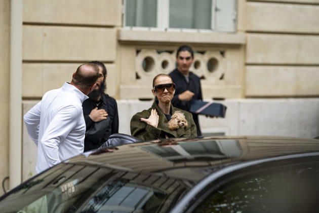 Céline Dion, accompanied by her sons Eddy and Nelson Angelil, leaves the Royal Monceau hotel for La Plenitude Arena in Paris after 16 concerts over five weeks in front of nearly 500,000 people, on October 19, 2026. Holding her dog, Madison, in her arms, the Canadian singer waved one last time to her fans gathered in front of the hotel. She will return to the Paris La Défense Arena for 10 special concerts from May 8 to 29, 2027. Pierre Perusseau Bestimage Céline Dion, accompanied by her sons Eddy and Nelson Angelil, leaves the Royal Monceau luxury hotel in Paris on October 19, 2026, following 16 concerts over five weeks performed before nearly 500,000 people. Holding her dog, Madison, in her arms, the Canadian singer waved one last time to Copyright: xPierrexPerusseaux xBestimagexPierrexPerusseaux xBestimagex