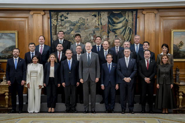 The King Receives a Delegation of Ibero-American Mayors at La Zarzuela King Felipe VI poses for a group photo with a delegation of mayors participating in the Second Meeting of Ibero-American Cities at the Palace of La Zarzuela on October 19, 2026, in Madrid, Spain. The mayors are participating in the Second Meeting of Ibero-American Cities, organized by the Union of Ibero-American Capital Cities (UCCI) and the Ibero-American General Secretariat (SEGIB). OCTOBER 19, 2026. On Foot, Madrid, Madrid, Spain  Copyright: xA.xPÃ rezxMecax 7855789