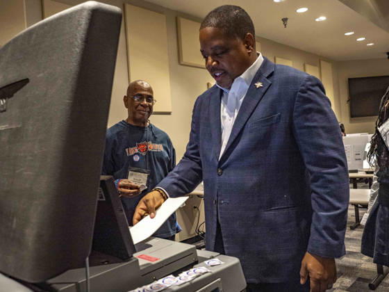 October 19, 2026, Little Rock, Arkansas, USA: Democratic Congressional candidate CHRIS JONES places his ballot into the ballot counting machine on the first day of early vote in Arkansas. Jones is running for the seat now held by Rep. French Hill (R-AR). Should Jones win, he will be the first Black person Arkansas sends to Congress. Little Rock USA  - ZUMAd155 20261019_znp_d155_034 Copyright: xSuexDorfmanx