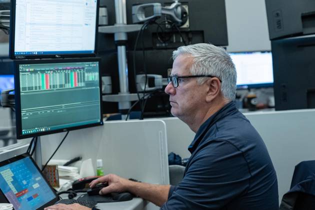 October 19, 2026, New York, New York, USA: A trader works on the trading floor of the New York Stock Exchange (NYSE) during opening hours in New York, NY on October 19, 2026. New York USA  - ZUMAr339 20261019_znp_r339_008 Copyright: xLevxRadinx
