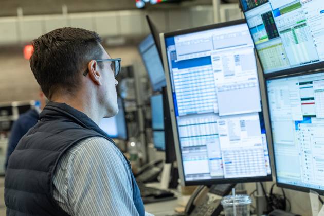 October 19, 2026, New York, New York, USA: A trader works on the trading floor of the New York Stock Exchange (NYSE) during opening hours in New York, NY on October 19, 2026. New York USA - ZUMAr339 20261019_znp_r339_011 Copyright: xLevxRadinx