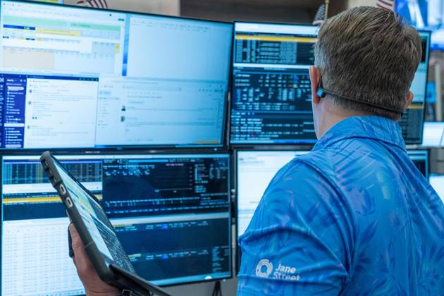 October 19, 2026, New York, New York, USA: A trader works on the trading floor of the New York Stock Exchange (NYSE) during opening hours in New York, NY on October 19, 2026. New York USA - ZUMAr339 20261019_znp_r339_009 Copyright: xLevxRadinx