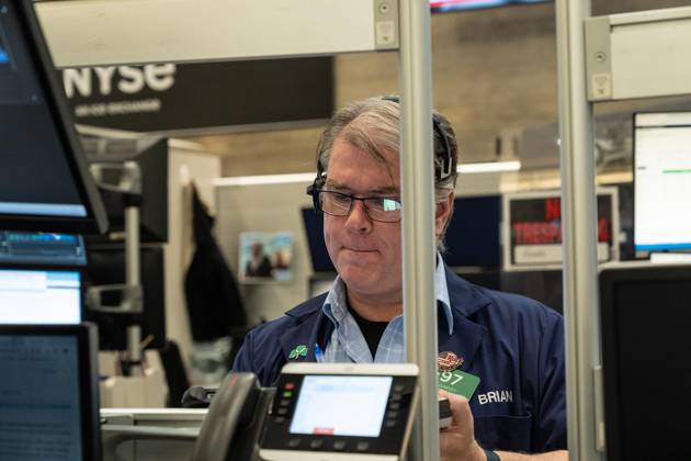 October 19, 2026, New York, New York, USA: A trader works on the trading floor of the New York Stock Exchange (NYSE) during opening hours in New York, NY on October 19, 2026. New York USA - ZUMAr339 20261019_znp_r339_018 Copyright: xLevxRadinx