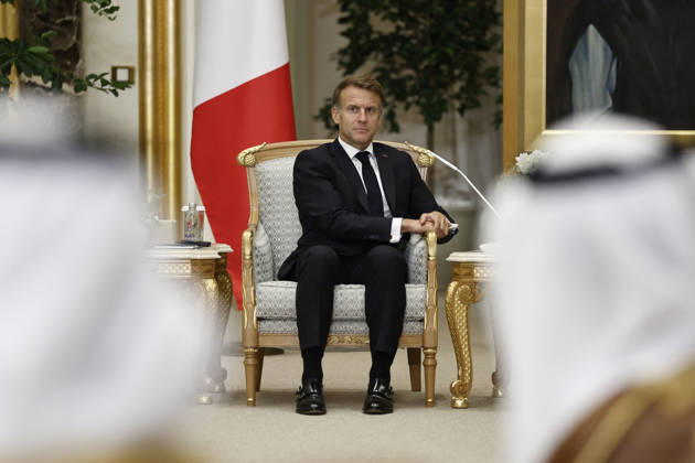 President Macron Visit To Middle East - Abu Dhabi French President Emmanuel Macron attends a meeting with Sheikh Mohamed bin Zayed Al Nahyan, President of the United Arab Emirates (UAE), (not seen) at Qasr Al Watan presidential palace in Abu Dhabi, United Arab Emirates, October 19, 2026. Photo by Benoit Tessier Pool ABACAPRESS.COM Abu Dhabi United Arab Emirates  Copyright: xTessierxBenoit Pool ABACAx