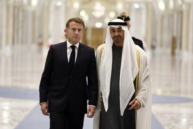President Macron Visit To Middle East - Abu Dhabi Sheikh Mohamed bin Zayed Al Nahyan, President of the United Arab Emirates (UAE), welcomes French President Emmanuel Macron as he arrives for a meeting at Qasr Al Watan presidential palace in Abu Dhabi, United Arab Emirates, October 19, 2026. Photo by Benoit Tessier Pool ABACAPRESS.COM Abu Dhabi United Arab Emirates  Copyright: xTessierxBenoit Pool ABACAx