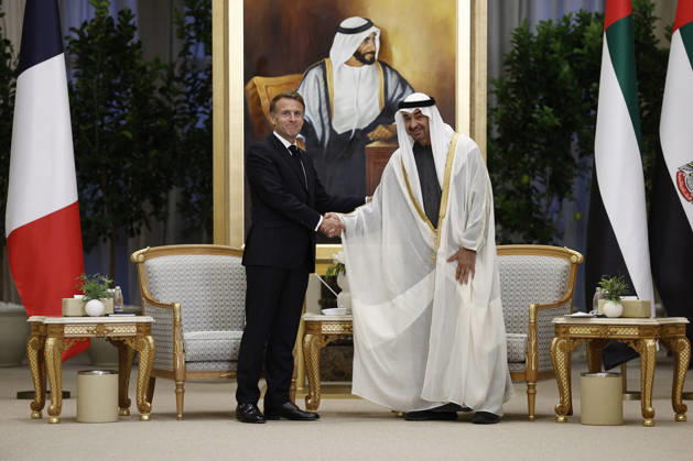 President Macron Visit To Middle East - Abu Dhabi French President Emmanuel Macron shakes hands with Sheikh Mohamed bin Zayed Al Nahyan, President of the United Arab Emirates (UAE), during a meeting at Qasr Al Watan presidential palace in Abu Dhabi, United Arab Emirates, October 19, 2026. Photo by Benoit Tessier Pool ABACAPRESS.COM Abu Dhabi United Arab Emirates  Copyright: xTessierxBenoit Pool ABACAx