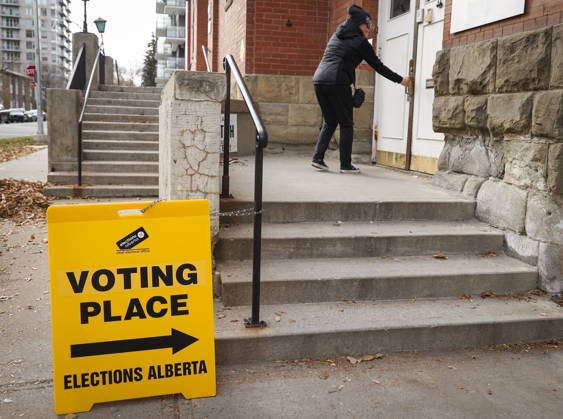 October 19, 2026, Calgary, Ab, CANADA: A voter enters a polling station to cast their vote in the Alberta referendum in Calgary, Monday, Oct. 19, 2026. Calgary CANADA  - ZUMAc35_ 20261019_zaf_c35_059 Copyright: xJeffxMcintoshx