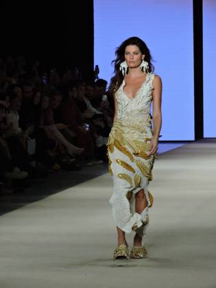 RECORD DATE NOT STATED ammi fashion show at SPFW Sao Paulo (SP), 10 18 2026 - Fashion SPFW Runway - The brand Ammi presents the Forma Viva collection on the last day of Sao Paulo Fashion Week. The brand featured model Isabeli Fontana, whose husband, singer Di Ferrero, was in the audience.(Foto: Leandro Chemalle Thenews2 imago images) ammi fashion show at SPFW  Copyright: xLeandroxChemallex