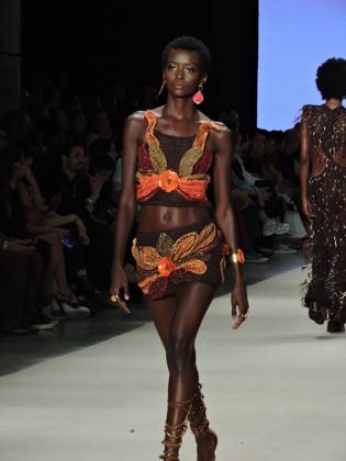 RECORD DATE NOT STATED ammi fashion show at SPFW Sao Paulo (SP), 10 18 2026 - Fashion SPFW Runway - The brand Ammi presents the Forma Viva collection on the last day of Sao Paulo Fashion Week. The brand featured model Isabeli Fontana, whose husband, singer Di Ferrero, was in the audience.(Foto: Leandro Chemalle Thenews2 imago images) ammi fashion show at SPFW  Copyright: xLeandroxChemallex