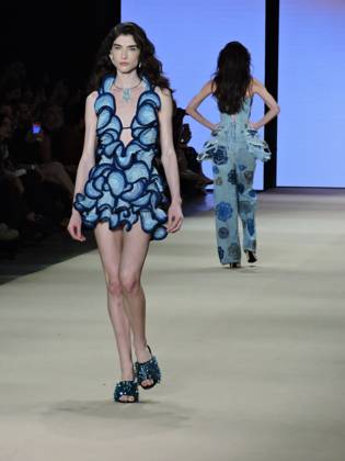 RECORD DATE NOT STATED ammi fashion show at SPFW Sao Paulo (SP), 10 18 2026 - Fashion SPFW Runway - The brand Ammi presents the Forma Viva collection on the last day of Sao Paulo Fashion Week. The brand featured model Isabeli Fontana, whose husband, singer Di Ferrero, was in the audience.(Foto: Leandro Chemalle Thenews2 imago images) ammi fashion show at SPFW  Copyright: xLeandroxChemallex