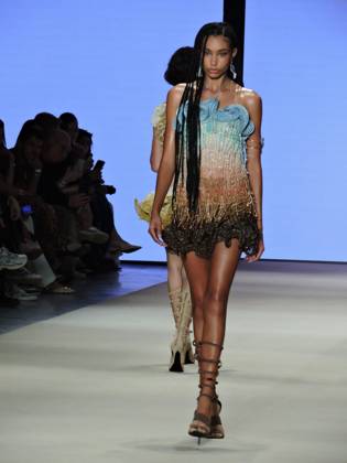 RECORD DATE NOT STATED ammi fashion show at SPFW Sao Paulo (SP), 10 18 2026 - Fashion SPFW Runway - The brand Ammi presents the Forma Viva collection on the last day of Sao Paulo Fashion Week. The brand featured model Isabeli Fontana, whose husband, singer Di Ferrero, was in the audience.(Foto: Leandro Chemalle Thenews2 imago images) ammi fashion show at SPFW  Copyright: xLeandroxChemallex