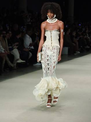 RECORD DATE NOT STATED ammi fashion show at SPFW Sao Paulo (SP), 10 18 2026 - Fashion SPFW Runway - The brand Ammi presents the Forma Viva collection on the last day of Sao Paulo Fashion Week. The brand featured model Isabeli Fontana, whose husband, singer Di Ferrero, was in the audience.(Foto: Leandro Chemalle Thenews2 imago images) ammi fashion show at SPFW  Copyright: xLeandroxChemallex