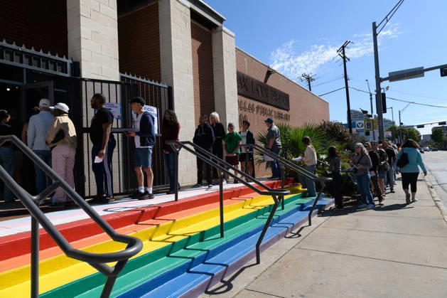 October 19, 2026, Dallas, Texas, USA: Early voting started in Dallas TX on Monday morning...Oak Lawn Branch Library..By Noon, nearly 1,000 people voted at this location. Dallas USA - ZUMAa183 20261019_znp_a183_018 Copyright: xAvixAdelmanx