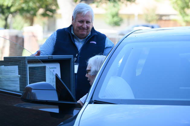 October 19, 2026, Dallas, Texas, USA: Early voting started in Dallas TX on Monday morning...University Park United Methodist Church..By 1130 am, nearly 700 people voted at this location..Election worker helps a citizen vote curbside. Dallas USA - ZUMAa183 20261019_znp_a183_023 Copyright: xAvixAdelmanx
