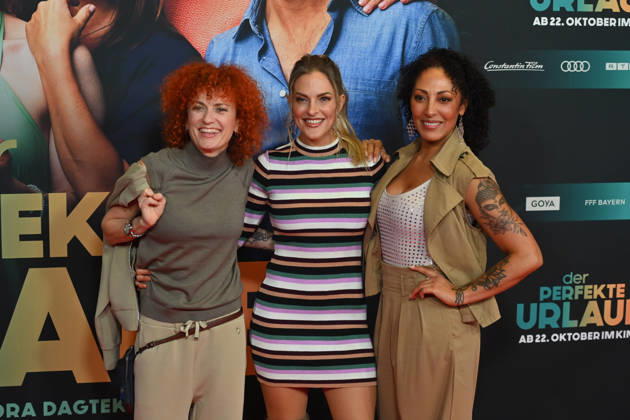 v.li:Lucy DIAKOVSKA (No Angels), Sandy MOELLING (No Angels), Jessica WAHLS (No Angels). Weltpremiere von DER PERFEKTE URLAUB am 19.10.2026 im Mathaeser Filmpalast in Muenchen. Fotocall Roter Teppich,Red Carpet.