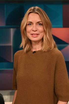 Journalistin Jessy Wellmer, Tagesthemen-Moderatorin, zu Gast in der ARD Talkshow Hart aber Fair mit dem Thema Lehrer, Polizisten, Verwaltung: Wozu brauchen wir noch Beamte?