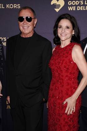 Entertainment Bilder des Tages #2 Michael Kors, Julia Louis-Dreyfus at arrivals for 20th Annual God s Love We Deliver Golden Heart Awards, Cathedral Church of St. John the Divine, New York, NY, October 19, 2026. Photo By: Kristin Callahan Everett Collection 20th Annual God s Love We Deliver Golden Heart Awards PUBLICATIONXNOTxINxCANxCHNxFRAxITAxJPNxNORxPOLxRUSxESPxUKxUSA