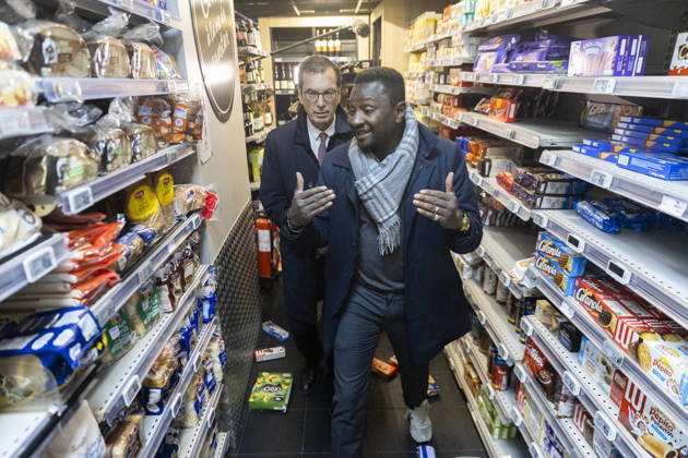 Labour Minister Farandou Visits Looted Supermarket After Weekend Riots - Paris Jean-Pierre Farandou, Minister for Labour and Social Solidarity, during a visit to a supermarket in Paris’s 10th arrondissement on 19 October 2026, which had been left in a state of disarray following the weekend’s riots, which had resulted in looting, vandalism and the destruction of shopsPhotos by Jérémy Paoloni ABACAPRESS.COM Paris France  Copyright: xPaolonixJeremy ABACAx