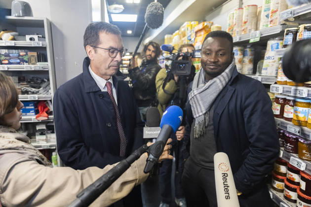 Labour Minister Farandou Visits Looted Supermarket After Weekend Riots - Paris Jean-Pierre Farandou, Minister for Labour and Social Solidarity, during a visit to a supermarket in Paris’s 10th arrondissement on 19 October 2026, which had been left in a state of disarray following the weekend’s riots, which had resulted in looting, vandalism and the destruction of shopsPhotos by Jérémy Paoloni ABACAPRESS.COM Paris France  Copyright: xPaolonixJeremy ABACAx