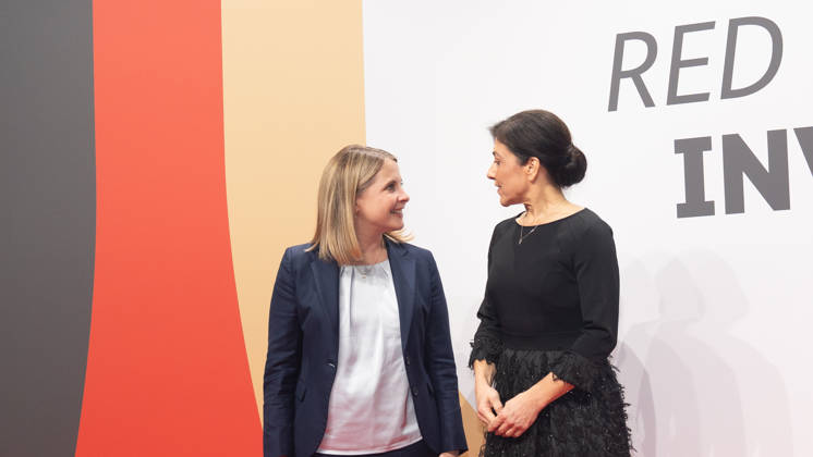 Bundesbauministerin Verena Hubertz (SPD) mit Katherina Reiche, Bundesministerin für Wirtschaft und Energie (CDU) - von links;Invest in Germany Summit 2026 - Red Carpet for Investments - Event Location Kraftwerk Berlin, Berlin Berlin Deutschland Kraftwerk Event Location