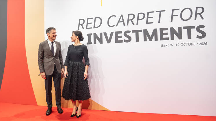 Katherina Reiche, Bundesministerin für Wirtschaft und Energie, mit RenÃ Obermann;Invest in Germany Summit 2026 - Red Carpet for Investments - Event Location Kraftwerk Berlin, Berlin Berlin Deutschland Kraftwerk Event Location