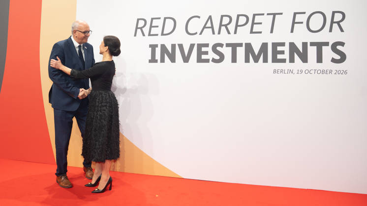 Andreas Bovenschulte, Bürgermeister Bremen mit Katherina Reiche, Bundesministerin für Wirtschaft und Energie;Invest in Germany Summit 2026 - Red Carpet for Investments - Event Location Kraftwerk Berlin, Berlin Berlin Deutschland Kraftwerk Event Location