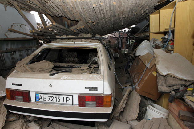 Russian troops hit Dnipro with guided bombs A damaged car is kept in a garage in Dnipro, Ukraine, on October 19, 2026. On Monday morning, Russian forces launched guided aerial bombs at the eastern city, damaging private homes and infrastructure. An 84-year-old woman was hospitalised in moderate condition. Dnipro Ukraine  Copyright: xMykolaxMiakshykovx originalFilename: ukrinform-russiant261019_npA0w.jpg