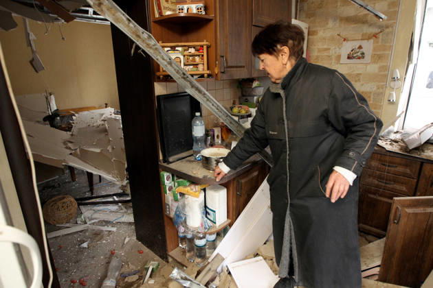 Russian troops hit Dnipro with guided bombs Valentyna Vasylivna shows her house, damaged by a Russian bombardment, in Dnipro, Ukraine, on October 19, 2026. On Monday morning, Russian forces launched guided aerial bombs at the eastern city, damaging private homes and infrastructure. An 84-year-old woman was hospitalised in moderate condition. Dnipro Ukraine  Copyright: xMykolaxMiakshykovx originalFilename: ukrinform-russiant261019_npd3x.jpg