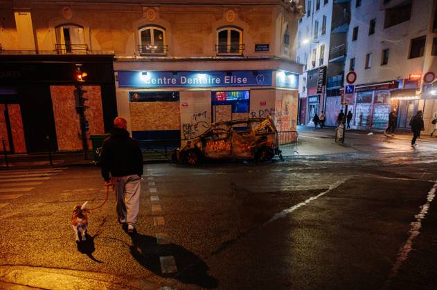 Following several days of unrest and looting, a curfew has been imposed from 11.00 pm at Place de la RÃ publique in Paris until 6.00 am. - 19 10 2026 - France Paris Paris -  JanxSchmidt-Whitley LexPictorium LePictorium_0344445