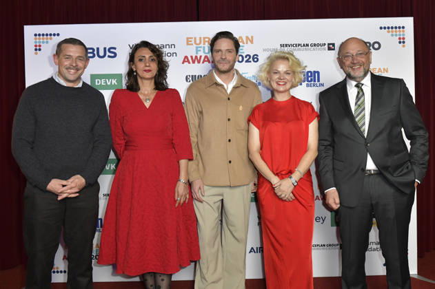 Klaas Heufer-Umlauf, Meral Simsek, Daniel Brühl, Anna Zeiter und Martin Schulz bei der Verleihung des European Future Award 2026 im Tipi am Kanzleramt. Berlin, 19.10.2026