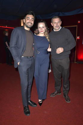 Milad Tabesch, Laura Wessbecher und Klaas Heufer-Umlauf bei der Verleihung des European Future Award 2026 im Tipi am Kanzleramt. Berlin, 19.10.2026