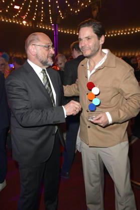 Martin Schulz und Daniel Brühl bei der Verleihung des European Future Award 2026 im Tipi am Kanzleramt. Berlin, 19.10.2026
