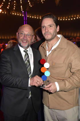 Martin Schulz und Daniel Brühl bei der Verleihung des European Future Award 2026 im Tipi am Kanzleramt. Berlin, 19.10.2026