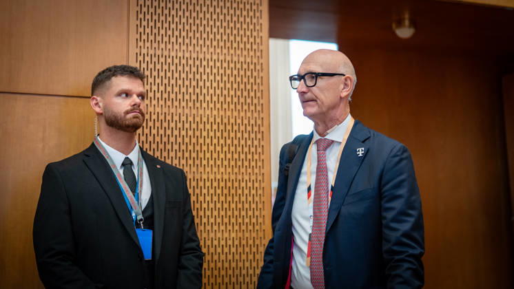 Timotheus Höttges, CEO Deutsche Telekom AG;Invest in Germany Summit 2026 in der ESMT - European School of Management and Technology Berlin, Berlin Berlin Deutschland ESMT Berlin