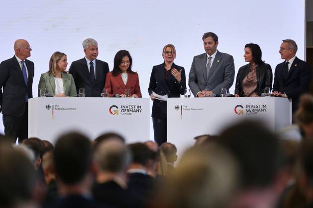 Berlin, Deutschland, 20.10.2026: ESMT: Invest in Germany Summit: Diskussion unter anderem mit: Martin Blessing (Beauftragter für Investitionen im Standort Deutschland), Bundesministerin für Wohnen, Stadtentwicklung und Bauwesen Verena Hubertz (SPD), Bundesminister für Verkehr Steffen Bilger (CDU), Bundesministerin für Wirtschaft und Energie Katherina Reiche (CDU), Bundesminister der Finanzen Lars Klingbeil (SPD), Bundesministerin für Forschung, Technologie und Raumfahrt Dorothee Bär (CSU), Bundesminister für Digitales und Staatsmodernisierung Karsten Wildberger (CDU) Copyright: xdtsxNachrichtenagenturx dts_140053
