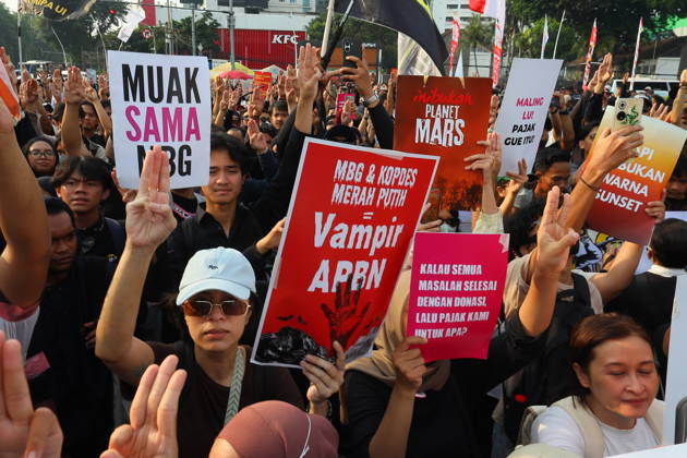 October 20, 2026, Jakarta, Central Jakarta, jakarta: Students and civil society groups stage a protest at Tugu Tani, Central Jakarta, voicing concerns over government policies, environmental issues, and social inequality. Jakarta jakarta - ZUMAp146 20261020_zap_p146_017 Copyright: xDennyxPohanx