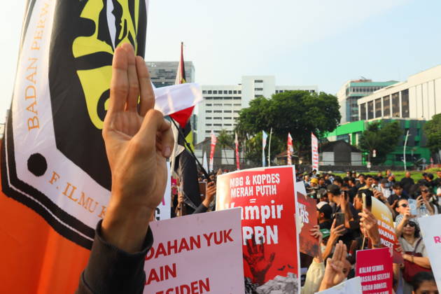 October 20, 2026, Jakarta, Central Jakarta, jakarta: Students and civil society groups stage a protest at Tugu Tani, Central Jakarta, voicing concerns over government policies, environmental issues, and social inequality. Jakarta jakarta - ZUMAp146 20261020_zap_p146_021 Copyright: xDennyxPohanx